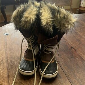 Sorel snow shoes